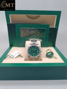 Rolex-Oyster-Perpetual-41mm-Green-Dial-Ref.124300-3