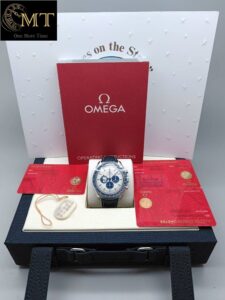 Omega-Speedmaster-Silver-Snoopy-Award-50th-Anniversary-Ref.310.32.42.50.02-3
