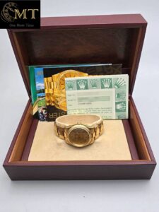 Rolex Oyster Perpetual Date Champagne Dial Mens Watch Ref.15238-4